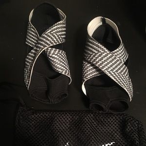 Nike Women's Studio Wrap Training Shoe Black Sz L